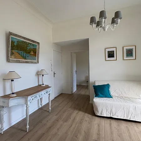 Apartment 2rooms App 9 Min Festival -balcon-wifi